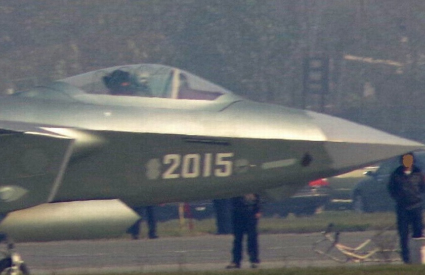 중국 4세대 전투기 젠-20 시험비행 모습 공개