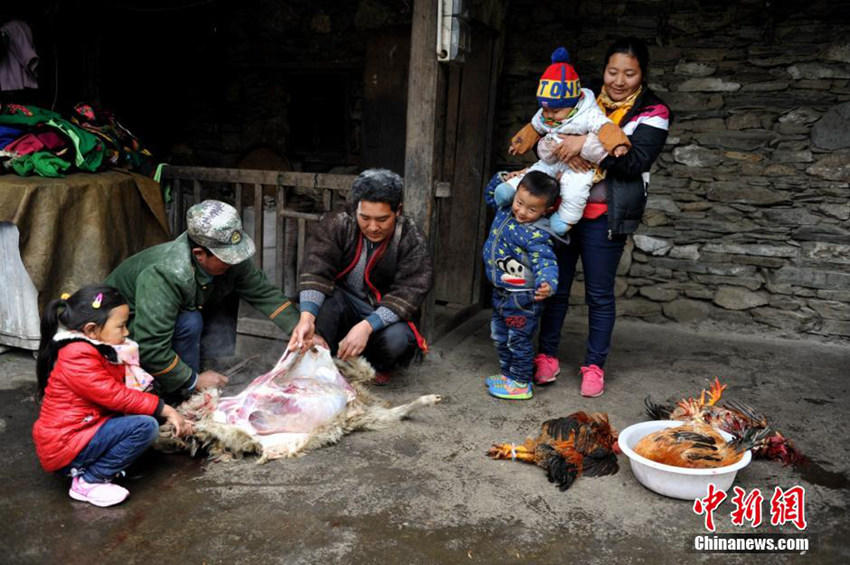 쓰촨 사이포제, 전통적인 민족의 풍습 엿보다