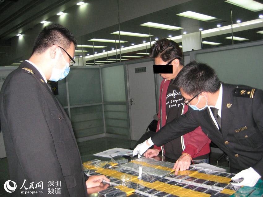 홍콩 남성, 아이폰 94대 온몸에 묶어 입경하다 적발돼