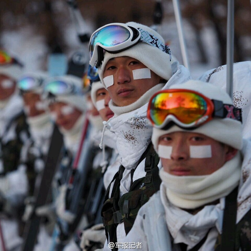 선양 군구 특수부대원, 동계 스키 훈련 실시