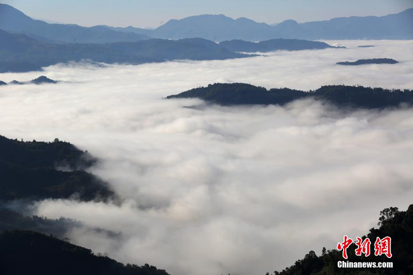 윈구이고원의 구름바다, 신비로운 절경 연출