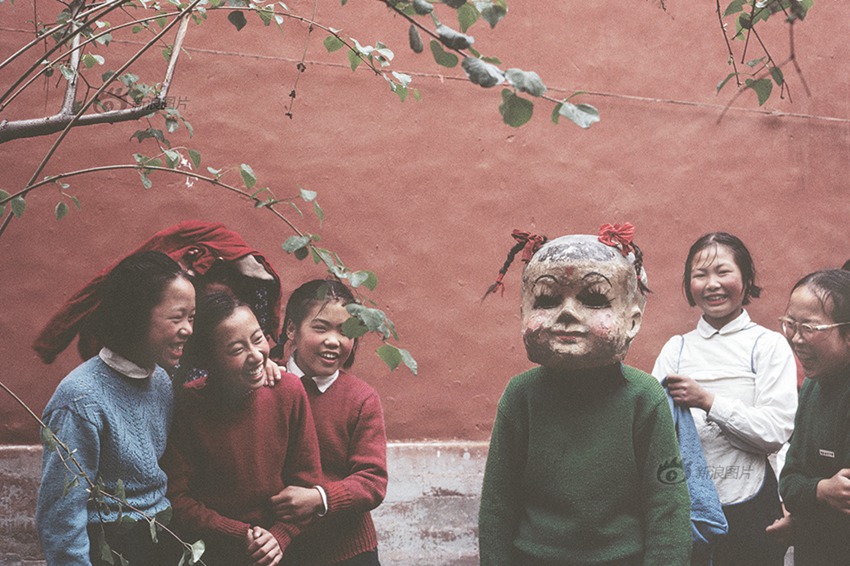 프랑스 아가씨의 카메라에 담긴 1966년의 ‘컬러풀’ 중국