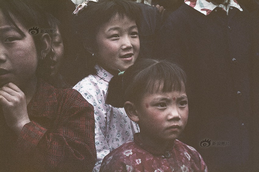 프랑스 아가씨의 카메라에 담긴 1966년의 ‘컬러풀’ 중국