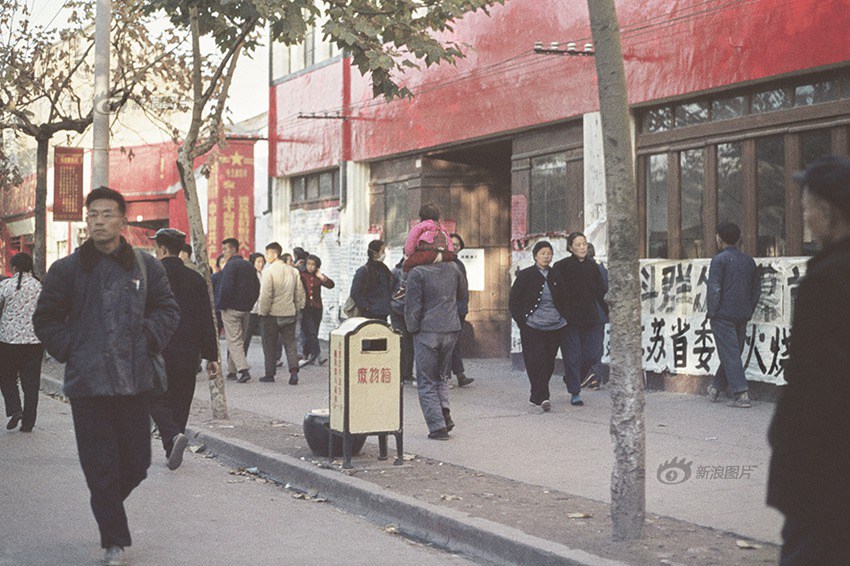 프랑스 아가씨의 카메라에 담긴 1966년의 ‘컬러풀’ 중국