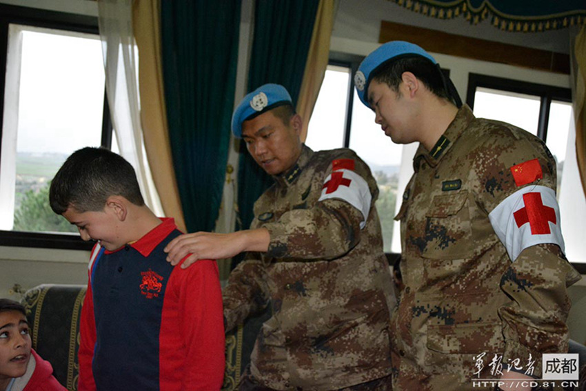 중국 레바논 평화유지군 의료팀, 아동에게 무료 신체검사