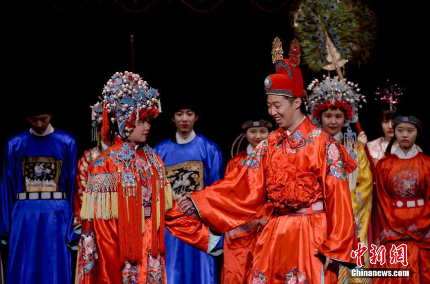 베이징 다관위안, 홍루몽 전통의상 공연 펼쳐