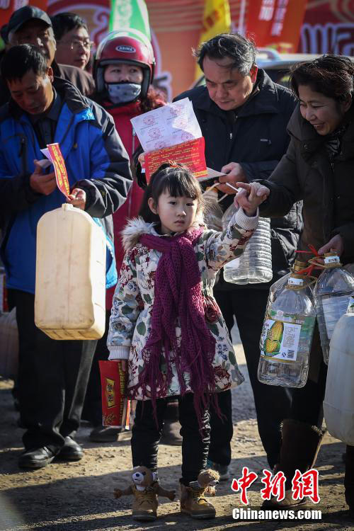 만 명이 함께 ‘간장 뜨기’, 장쑤의 20년 넘은 설 풍습