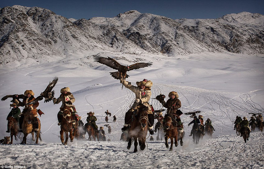 중국 최후의 검독수리 사냥 민족 ‘카자흐족’