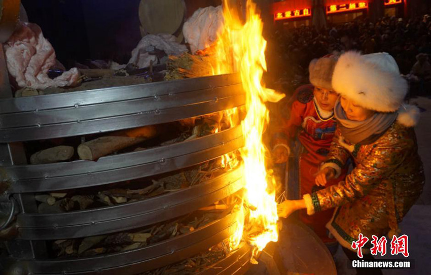 간쑤 쑤베이 몽고족 ‘작은 설’ 풍습…불의 신에게 제사