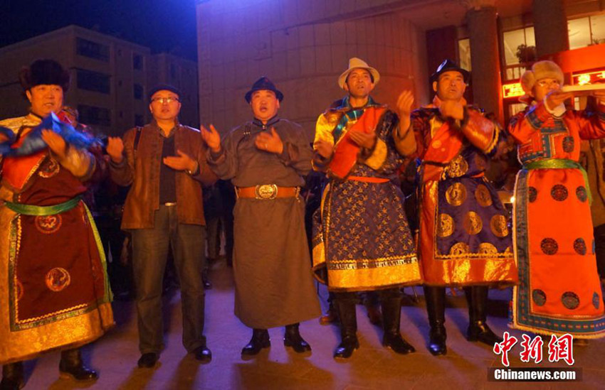 간쑤 쑤베이 몽고족 ‘작은 설’ 풍습…불의 신에게 제사