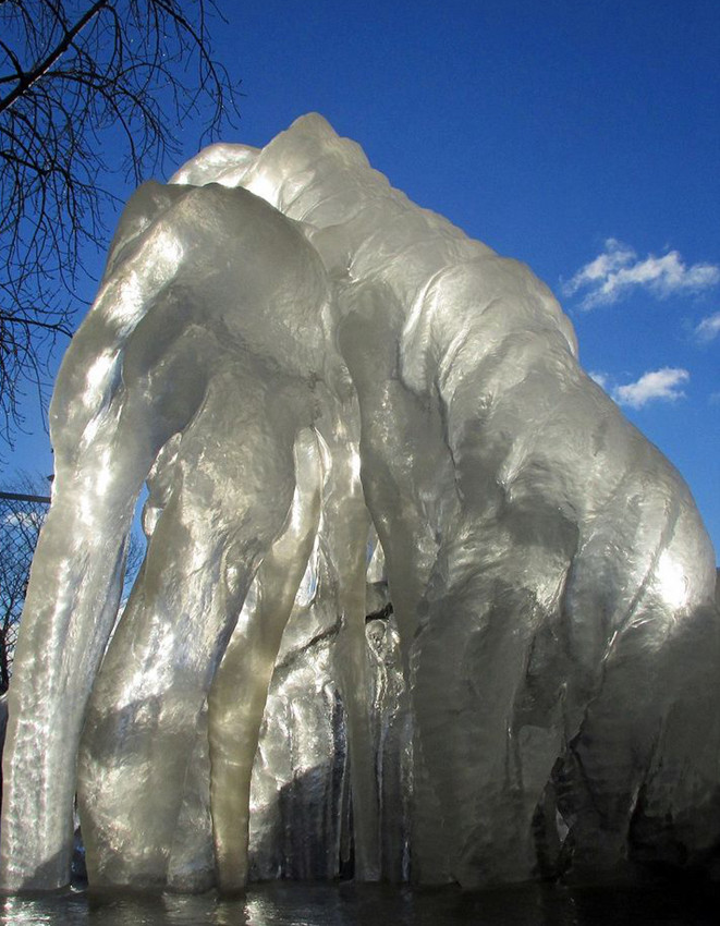 일몰 ‘얼음조각’ 장관…믿기지 않는 대자연의 솜씨