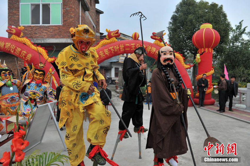 푸젠에서 ‘장비(張飛) 던지기’ 민속공연 선보여