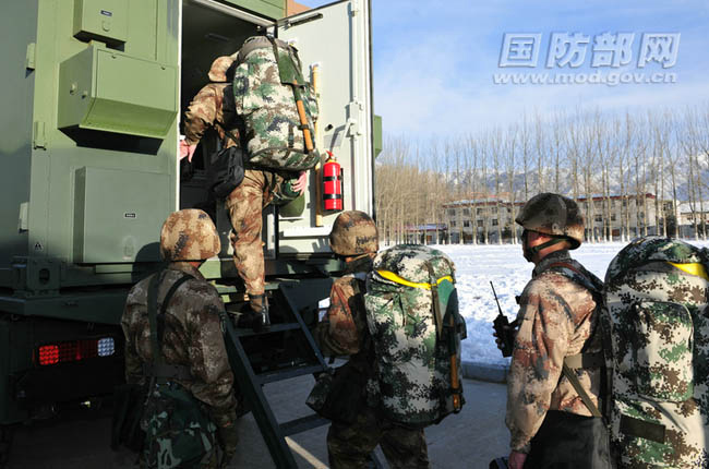 시짱 고원 주둔 부대 야외 훈련 실시, 식사메뉴는?