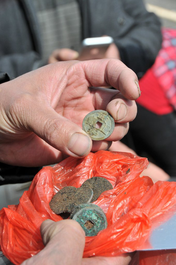 장쑤 옌청 건설현장서 대량의 옛 동전 발견, 100kg 가량