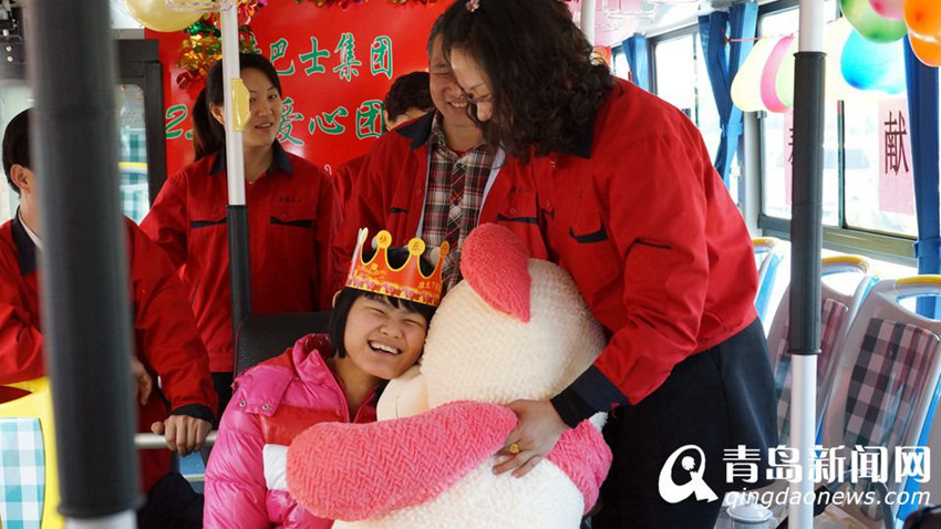 버스에서 20살 장애인 소녀에게 서프라이즈 생일파티