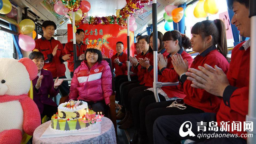버스에서 20살 장애인 소녀에게 서프라이즈 생일파티
