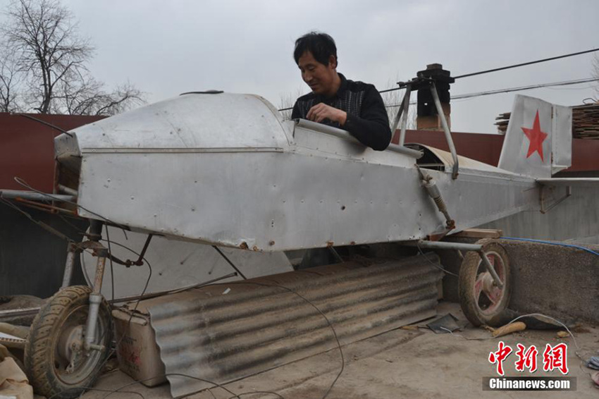 간쑤성 50세 농부, 독학으로 ‘소형 비행기’ 제작