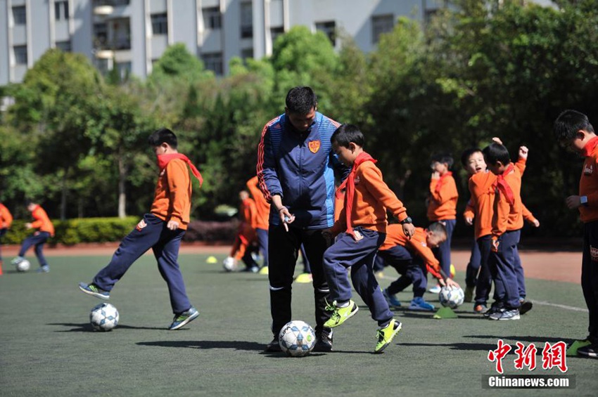 쿤밍 초등학교와 프로축구단, 학교 축구 발전 모색