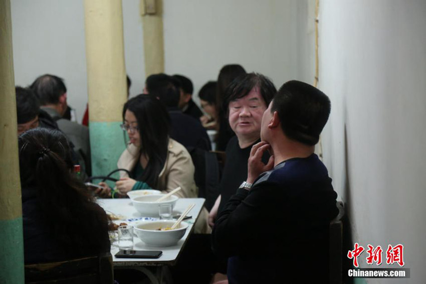 베이징 60년 면 요리집 폐업, 아쉬워하는 손님들로 부쩍