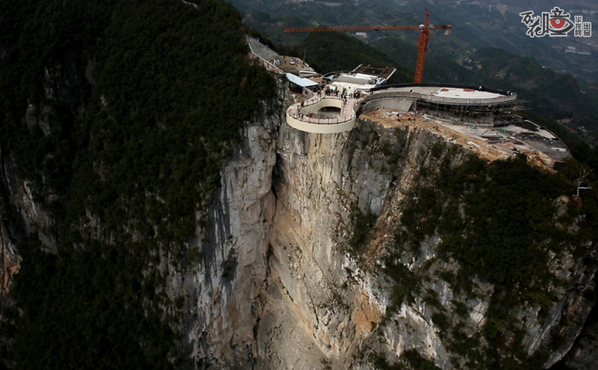 충칭, 세계 최장 유리 다리…1000m상공의 ‘구름 다리’