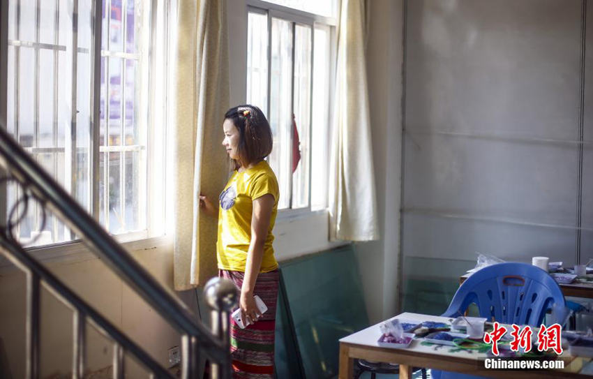 윈난 루이리시에 사는 미얀마 ‘보석화’ 여자 장인