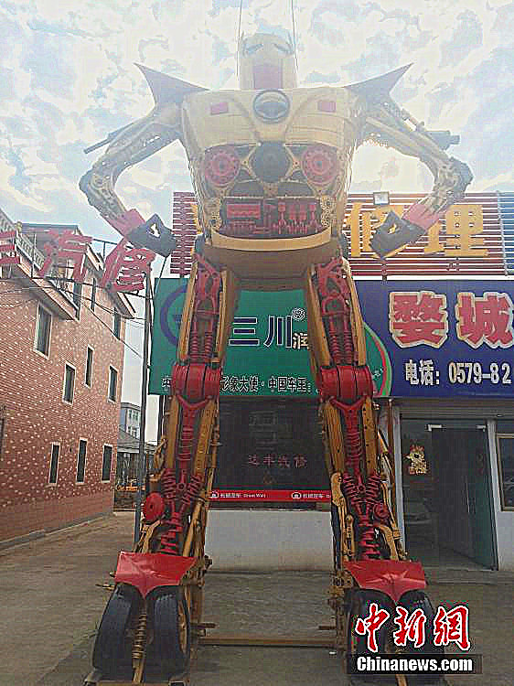 저장(浙江) 자동차 수리공, 6m 높이의 ‘오토봇’ 제작 