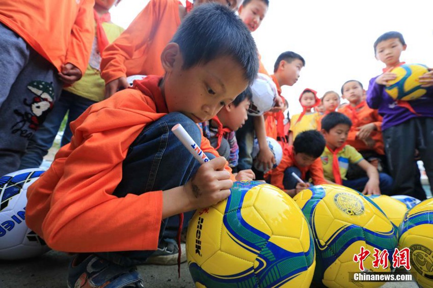 광시(廣西) 산골 아이들의 축구 꿈 