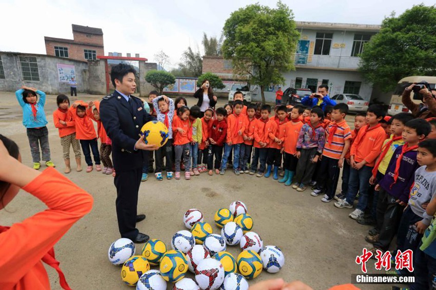 광시(廣西) 산골 아이들의 축구 꿈 