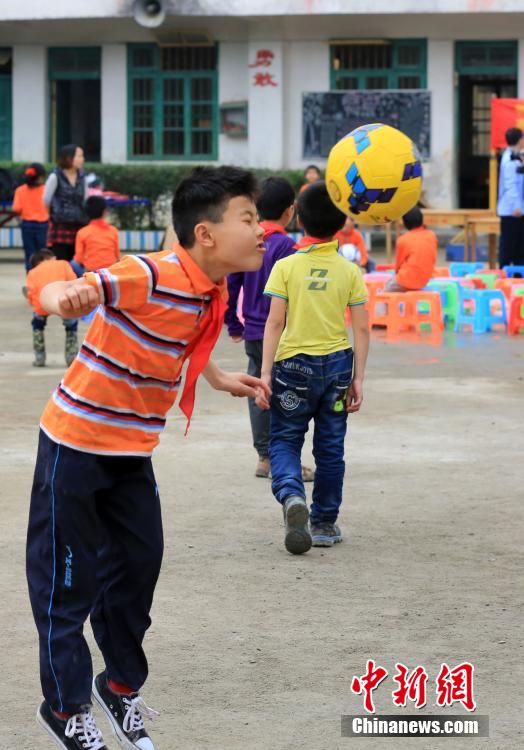 광시(廣西) 산골 아이들의 축구 꿈 