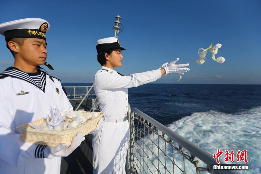해군 제20 기 호위함 편대, 해상에서 영웅 열사 제사의식 거행