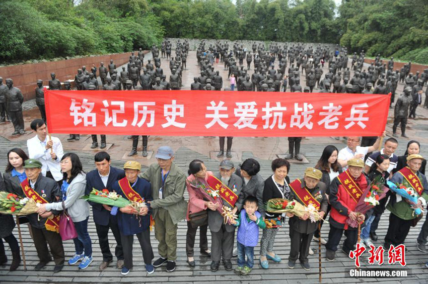 쓰촨 시민 청명절에 항일전쟁 순국선열 ‘넋’ 기려