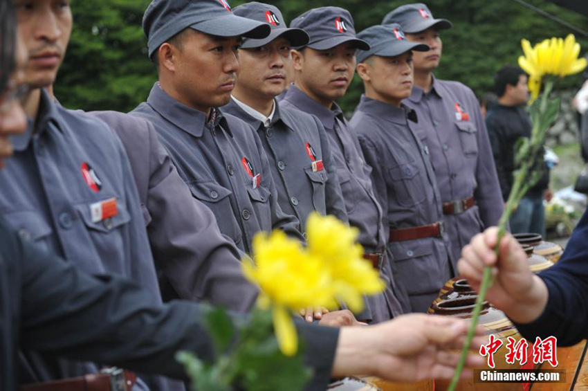 쓰촨 시민 청명절에 항일전쟁 순국선열 ‘넋’ 기려