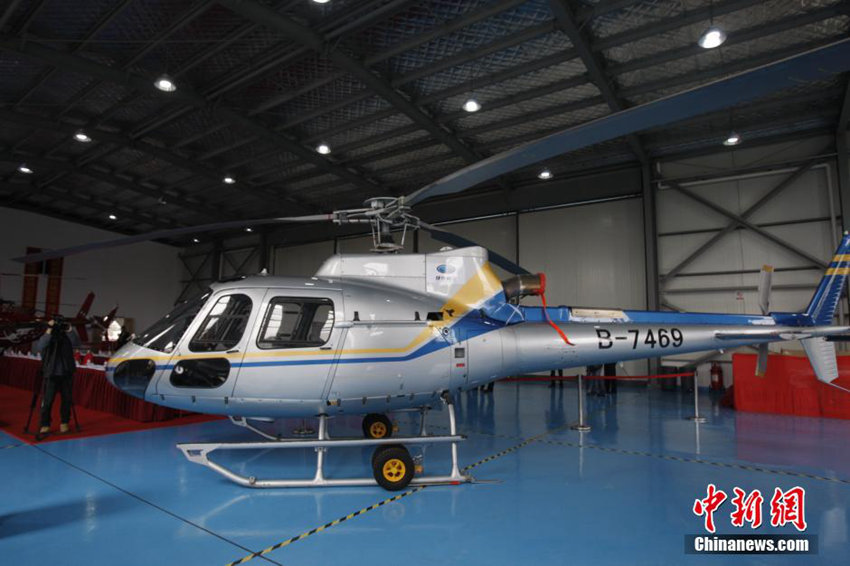 中첫 비행기 서비스센터서 시민들 헬리콥터 시승 체험  