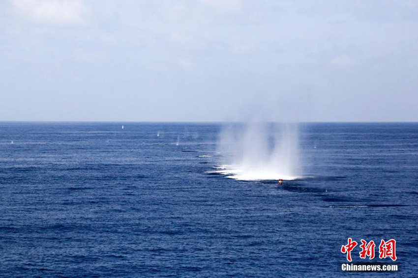 中해군 웨이팡함(濰坊艦) 실탄 사격 훈련 실시  