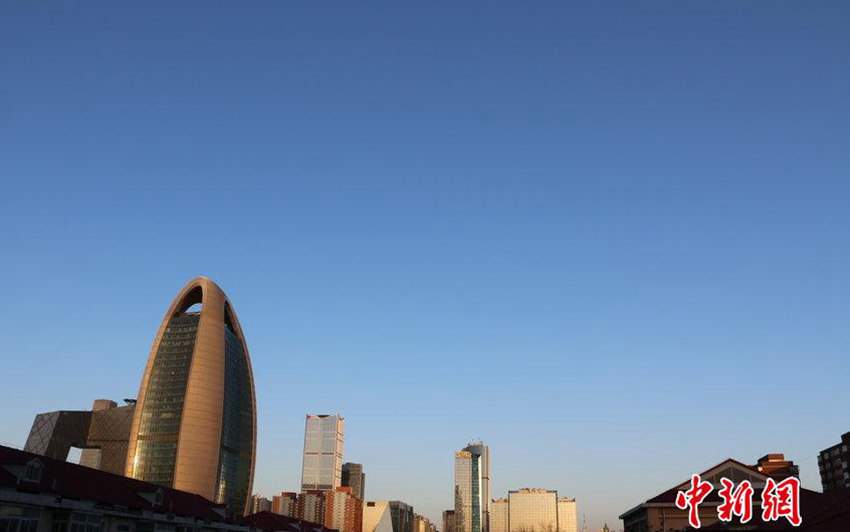 황사가 지나간 베이징의 푸른 하늘 