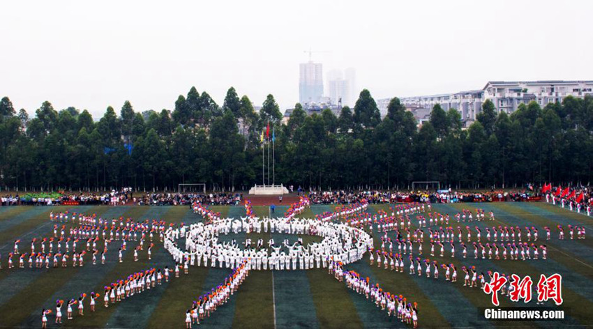 쓰촨 대학 운동회, 화려한 600명의 군무 