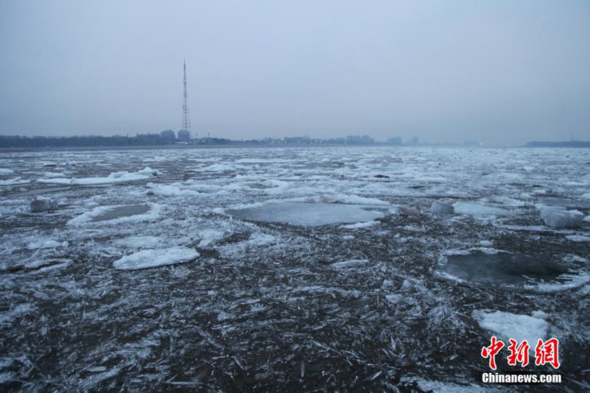 중-러 경계의 헤이룽장, 얼음 녹는 ‘장관 연출’