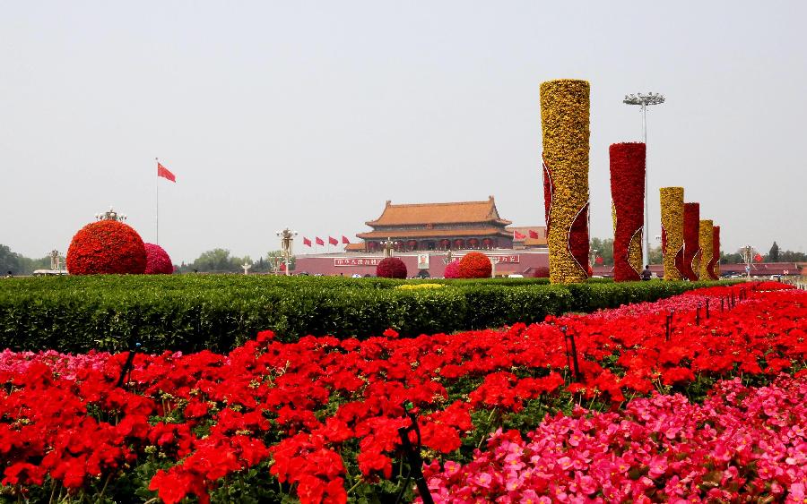 톈안먼 광장 ‘5∙1’맞이 화사한 꽃단장