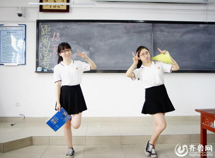 산둥 ‘베프’ 여대생들의 독특한 졸업기념 사진