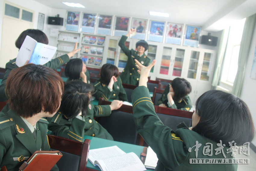 군사학교 여학생들의 독특한 졸업사진 화제 “귀엽다”