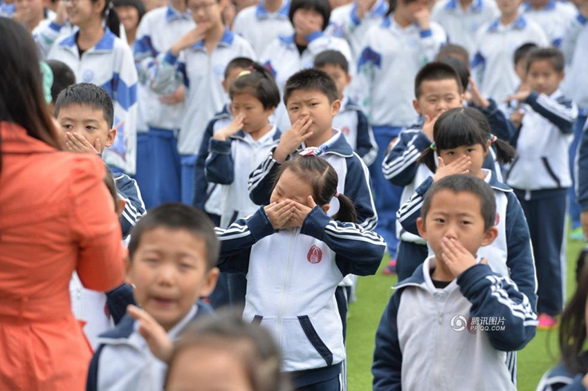 베이징, 학생들과 함께 배우는 3가지 흡연만류 제스처