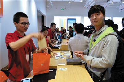 샤오미 오프라인 판매 시작…애플과 삼성 추격