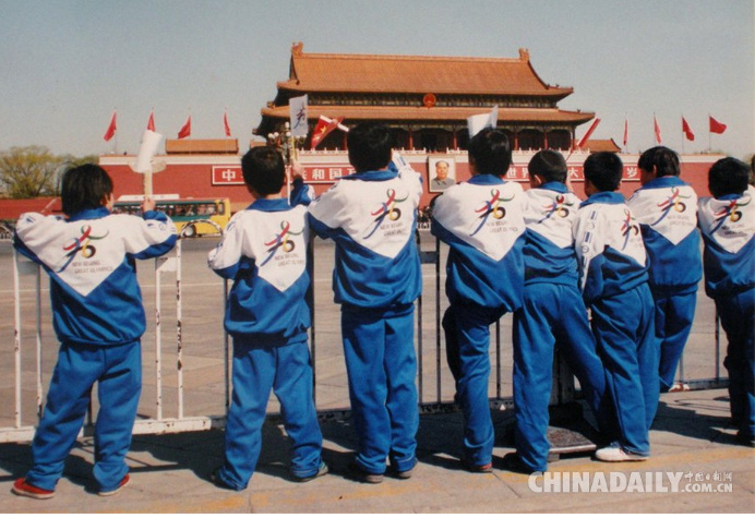 중국 교복의 100년 변천사, 시대상 담아