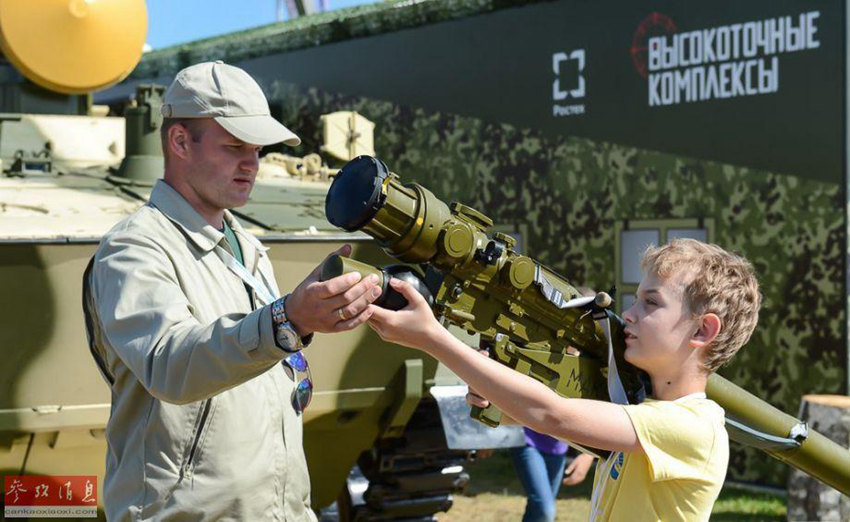 SA-24 들쳐 멘 러시아 아이들… 역시나 전투 민족!