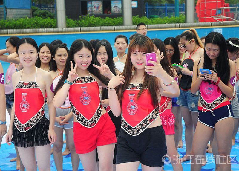 항저우 미녀 군단, 배두렁이 입고 시원한 여름 졸업사진!