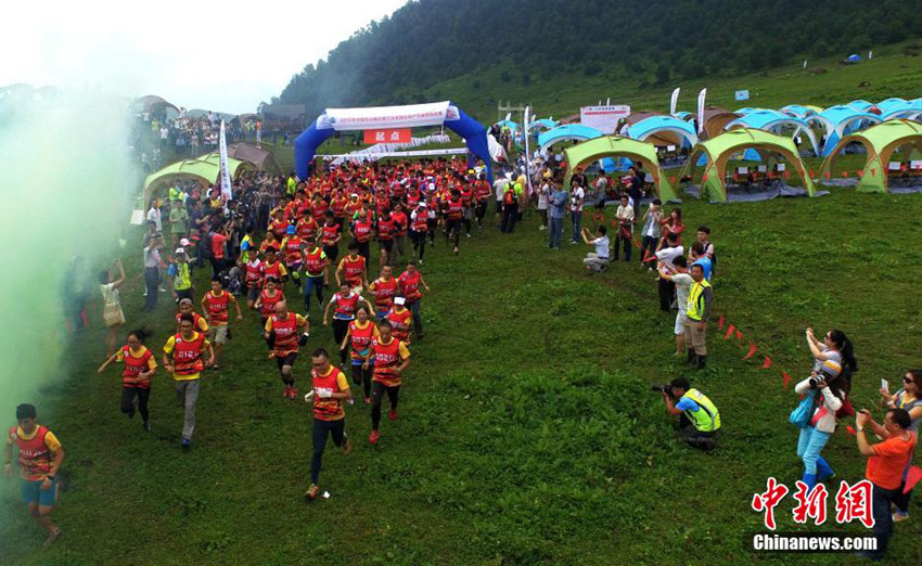 쓰촨 어볜서 ‘2015 전국 산지 야외 장애물 경기’열려