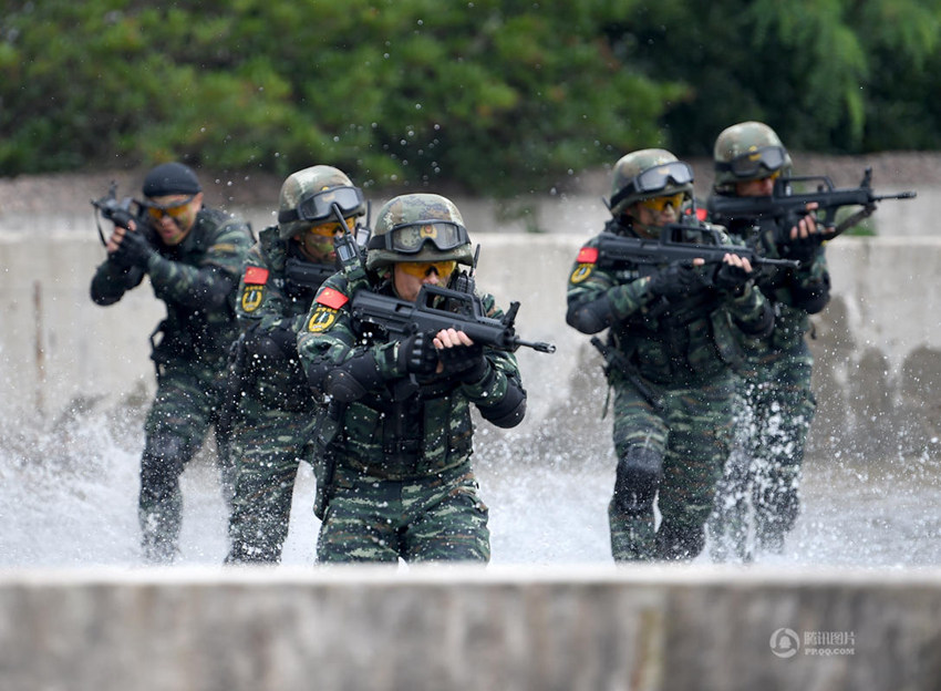 상하이 무장경찰 총대, 테러 대비 실전 훈련 실시