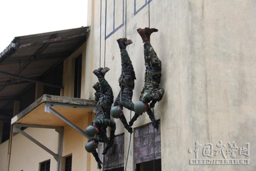 중국무장경찰 첫 해외 합동훈련 실시, MP5 착용