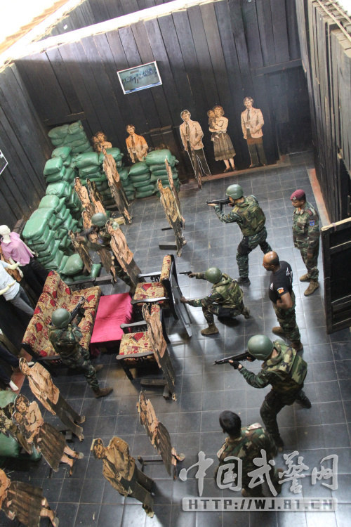 중국무장경찰 첫 해외 합동훈련 실시, MP5 착용