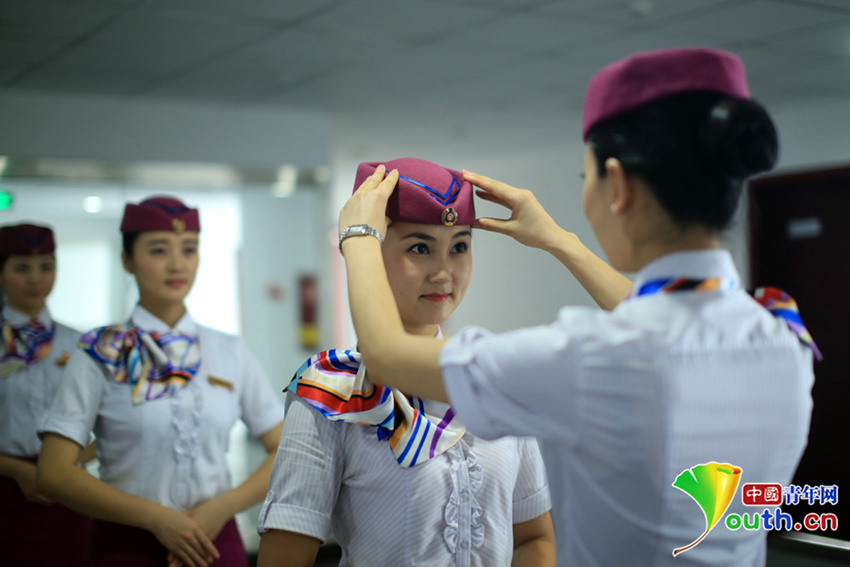 청두 철도국 미녀 승무원 예절교육... 각도부터 달라!